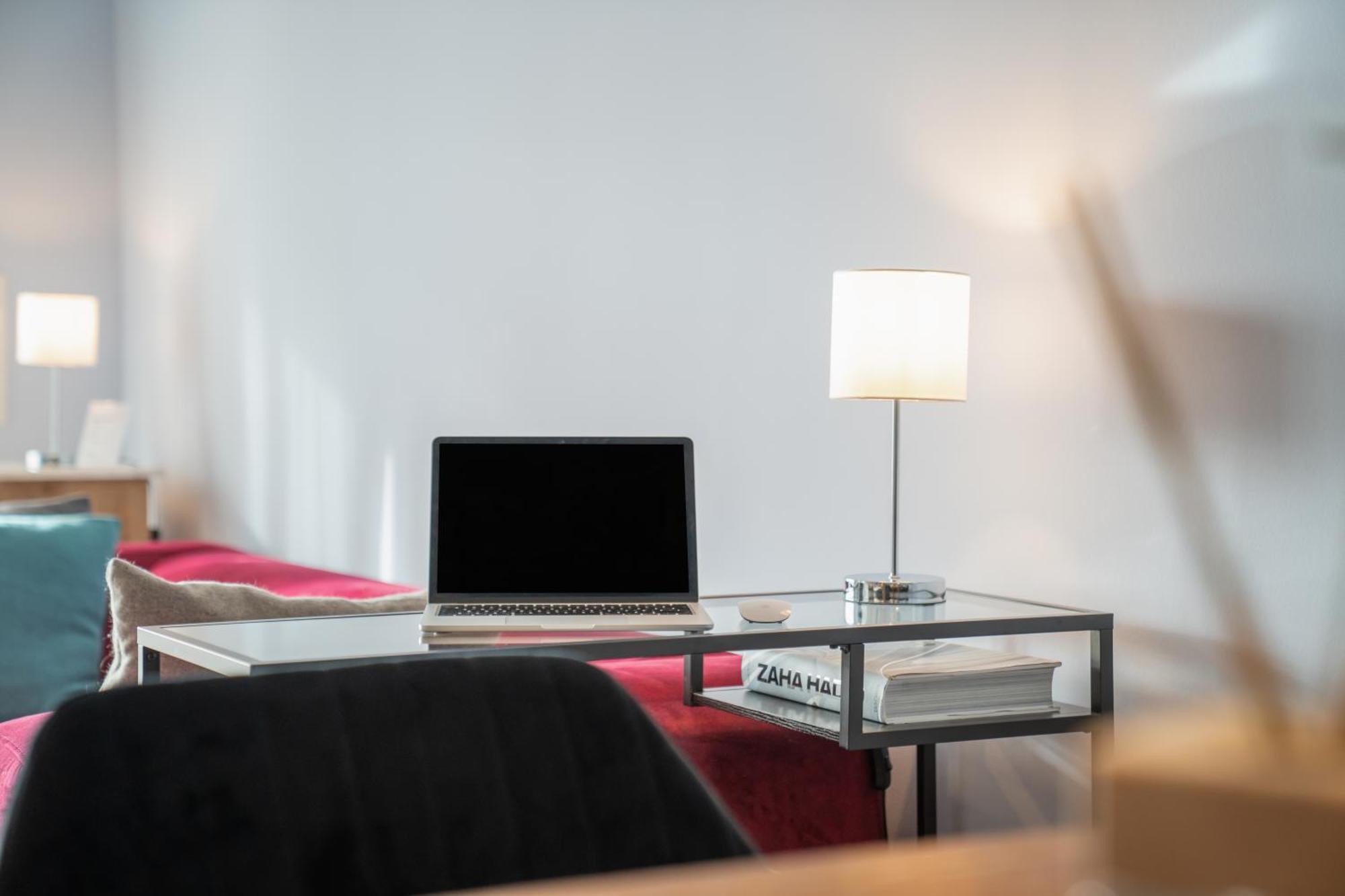 Cls Zentrale City-Wohnung In Hamburg Mit E-Laden Und Tiefgarage, Grosser Balkon, Blick Ueber Hamburg, Parkplatz, Cafe Im Haus, Bushaltestelle Direkt Gegenueber, Flex Check In Esterno foto